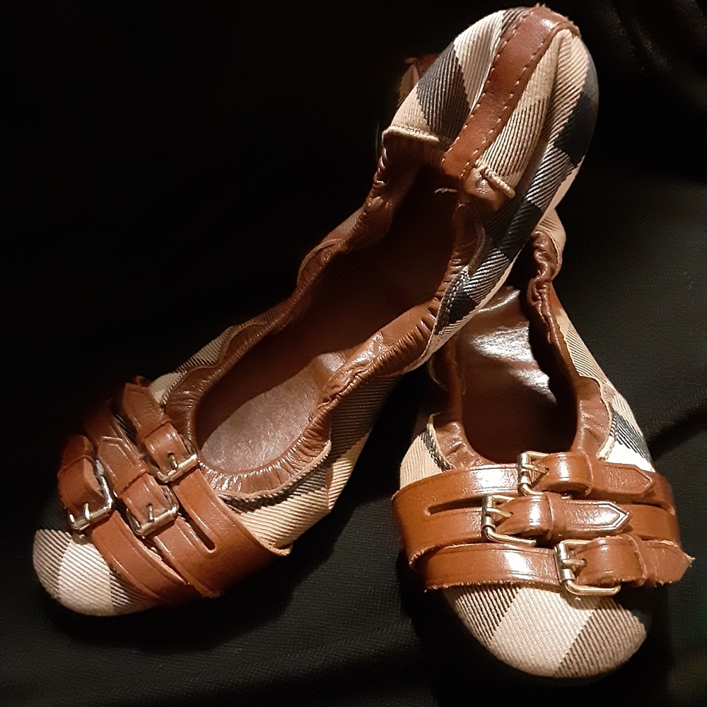 Burberrry ballerina flats